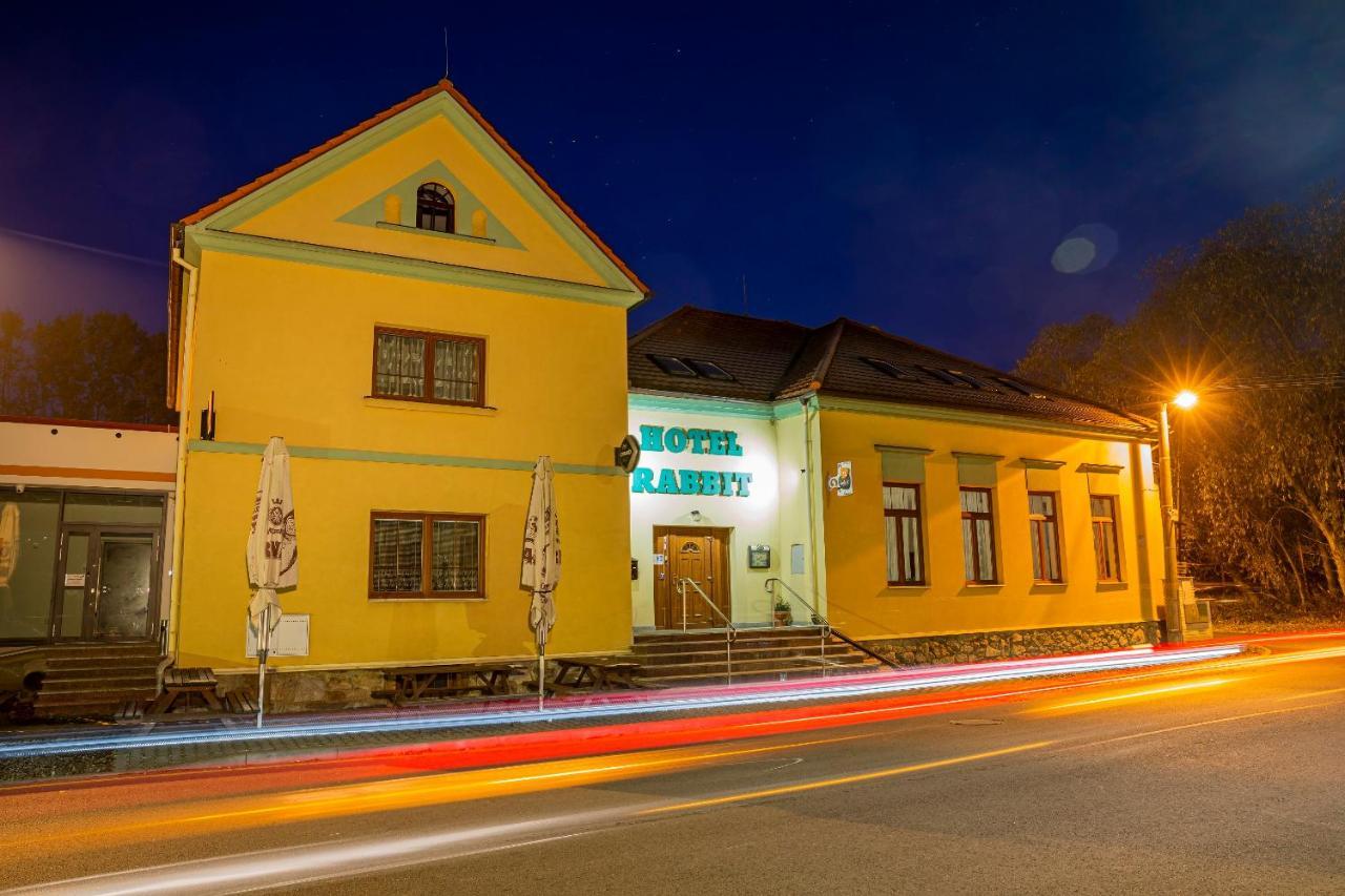 Hotel Rabbit Trhovy Stepanov ภายนอก รูปภาพ