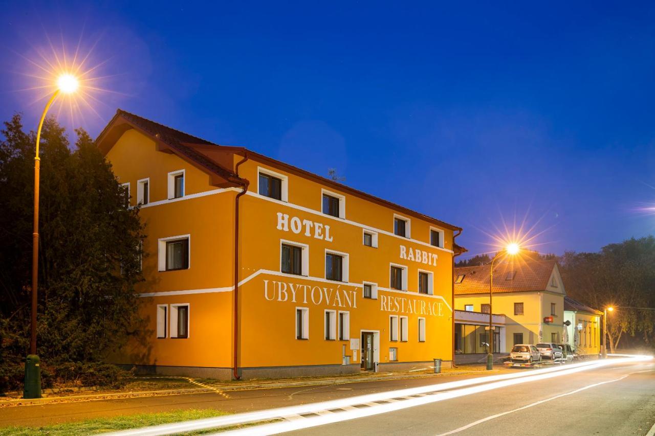 Hotel Rabbit Trhovy Stepanov ภายนอก รูปภาพ