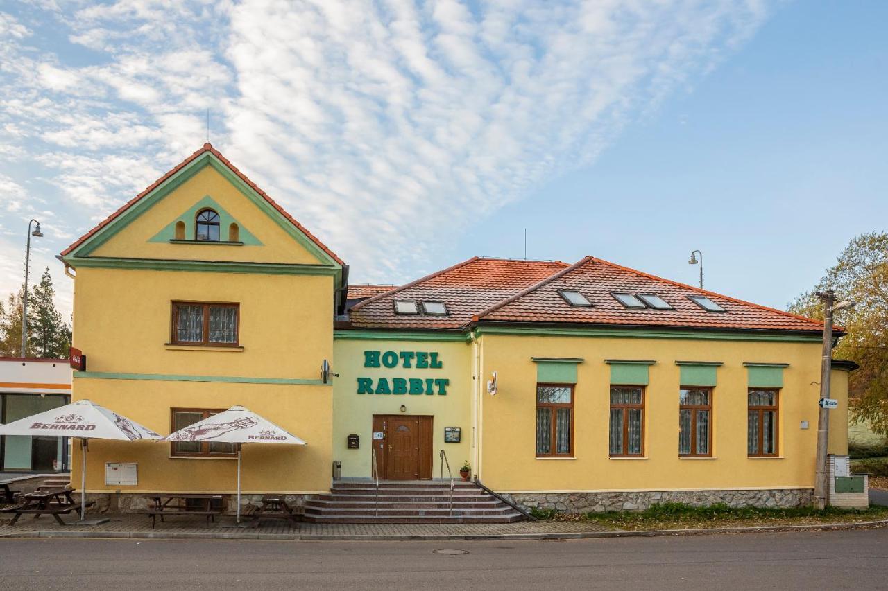 Hotel Rabbit Trhovy Stepanov ภายนอก รูปภาพ