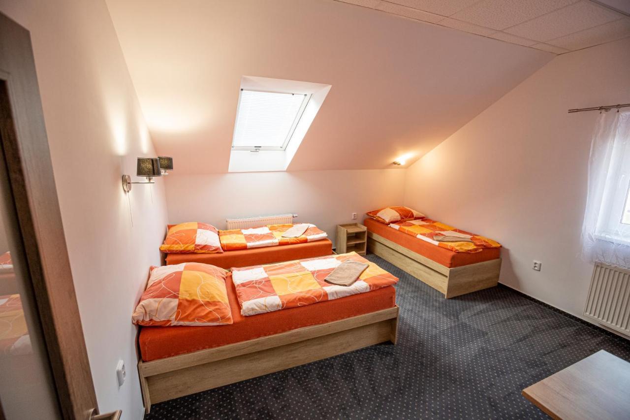 Hotel Rabbit Trhovy Stepanov ภายนอก รูปภาพ