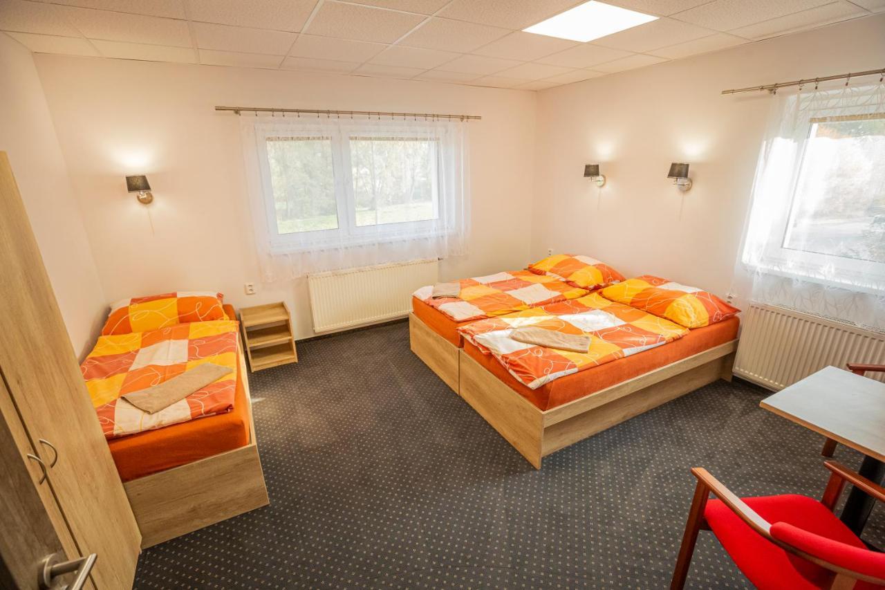Hotel Rabbit Trhovy Stepanov ภายนอก รูปภาพ