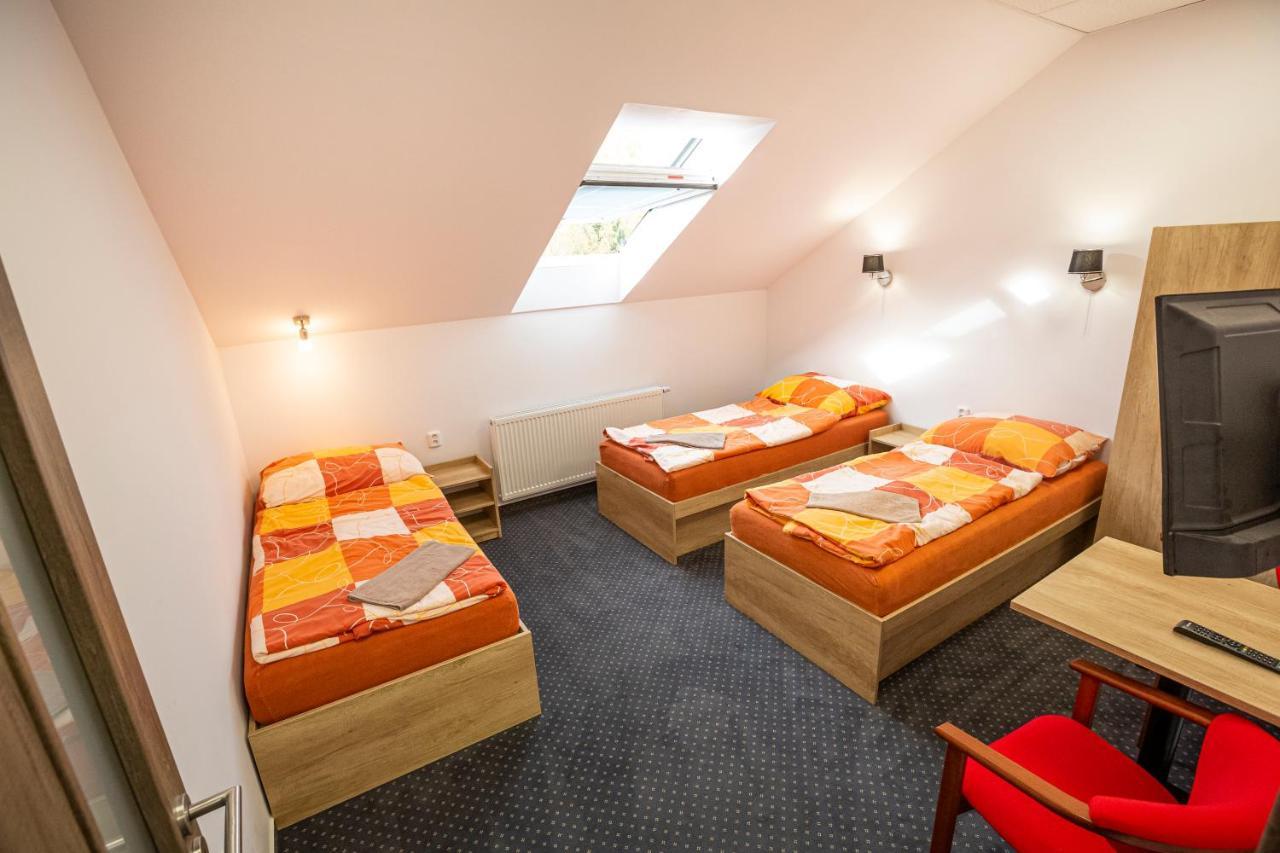 Hotel Rabbit Trhovy Stepanov ภายนอก รูปภาพ