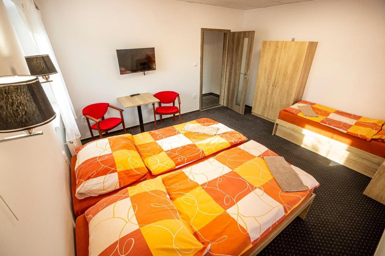Hotel Rabbit Trhovy Stepanov ภายนอก รูปภาพ