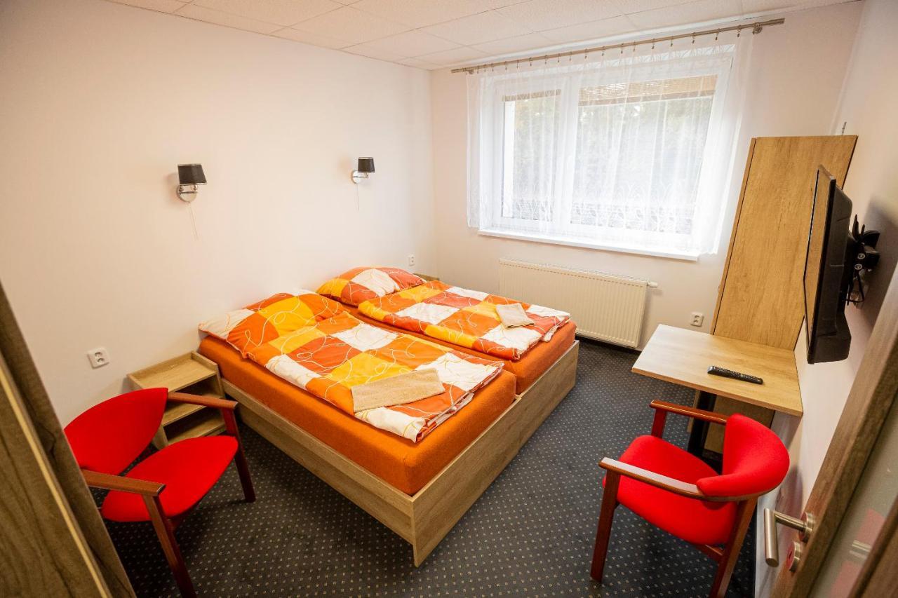 Hotel Rabbit Trhovy Stepanov ภายนอก รูปภาพ