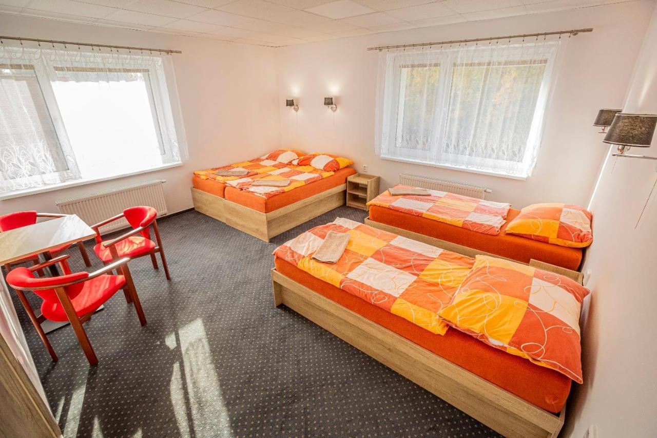 Hotel Rabbit Trhovy Stepanov ภายนอก รูปภาพ