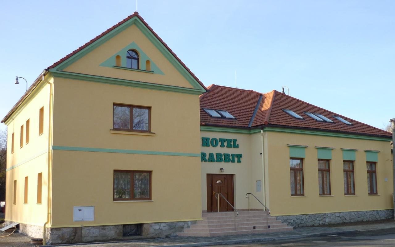 Hotel Rabbit Trhovy Stepanov ภายนอก รูปภาพ